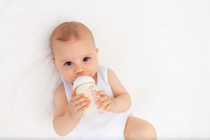 غذاء الطفل الرضيع في عامه الأول